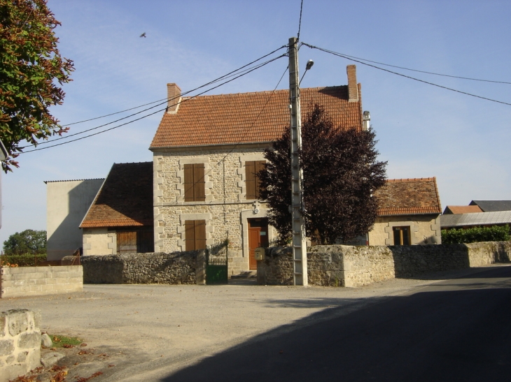 La salle des fêtes - Saint-Julien-le-Châtel