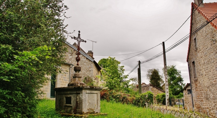 Croix - Saint-Maurice-près-Crocq