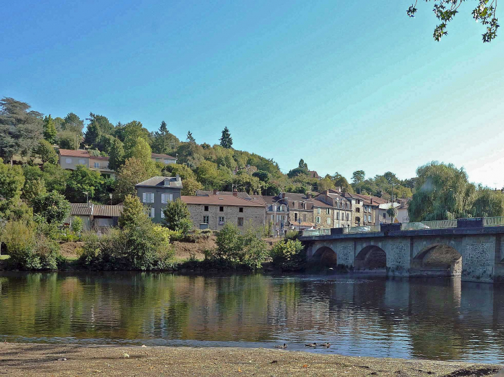 Maisons sur l'autre rive de la Vienne - Aixe-sur-Vienne