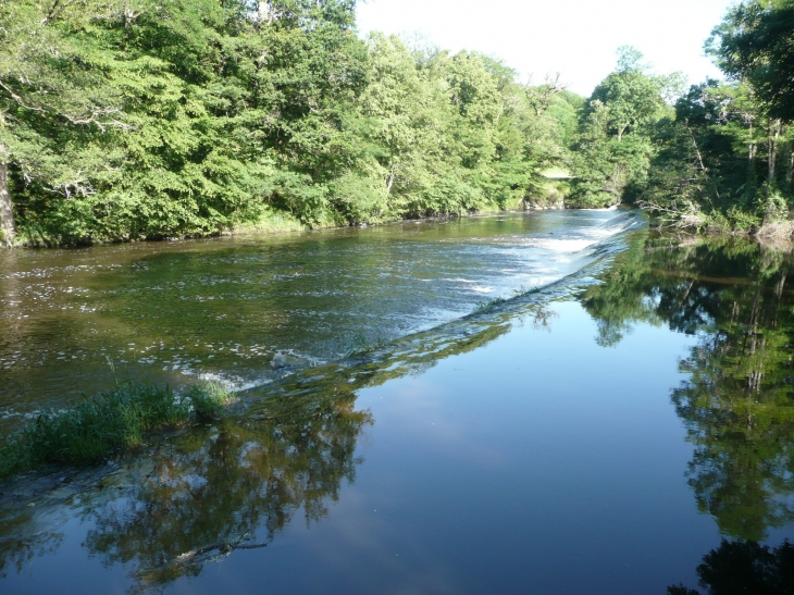 Le moulin Berger -barrage sur la Gartempe - Bussière-Poitevine