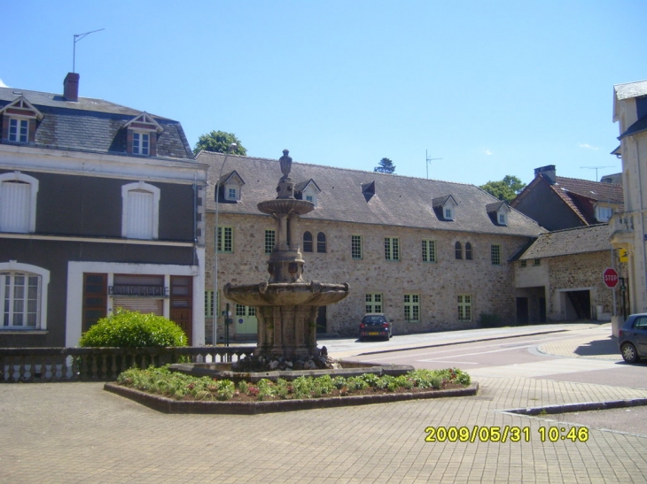 La fontaine - Châteauneuf-la-Forêt