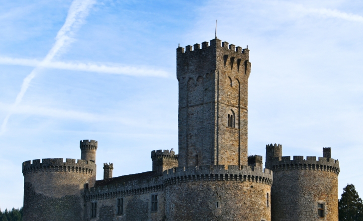 Les Tours du château de Montbrun. - Dournazac