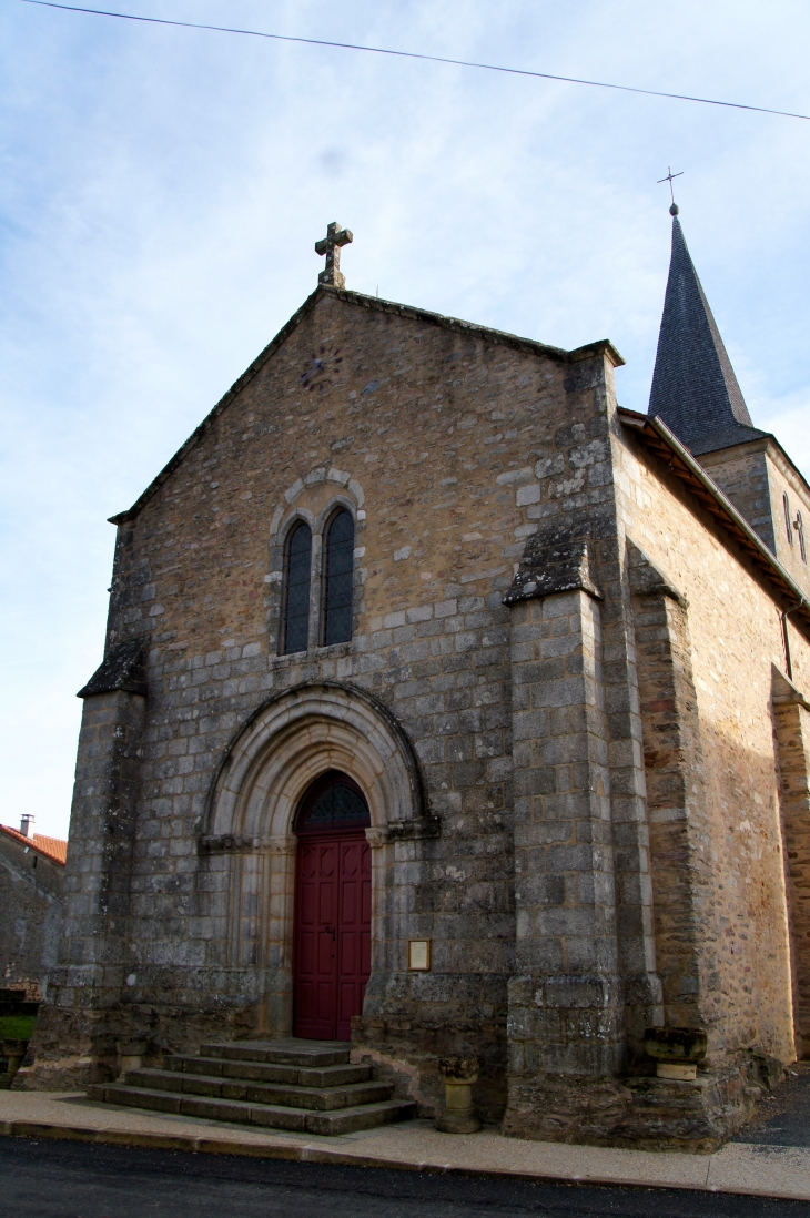 Façade occidentale de l'église Saint Sulpice. - Dournazac