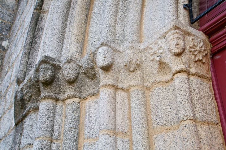 Chapiteaux de gauche-du-portail-de-l-eglise-saint-sulpice - Dournazac