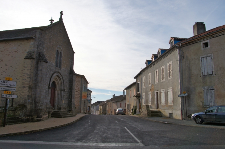 Carrefour de Mialet à Châlus. - Dournazac