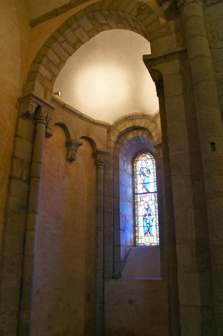 Eglise Saint Sulpice, à gauche du choeur. - Dournazac