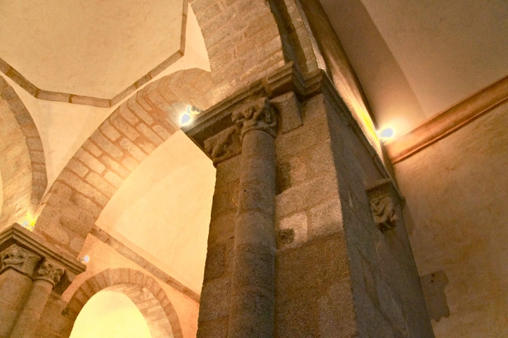 Eglise Saint Sulpice : la croisée du transept. - Dournazac