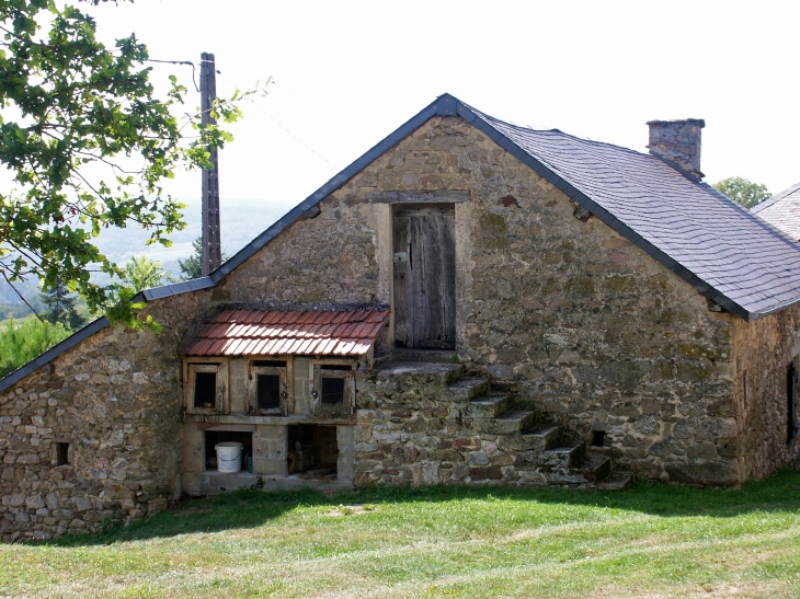 Aux alentours. Architecture rurale. - Eymoutiers