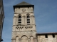 Le clocher-tour fin XI e siècle, modifié au XVIe siècle. Collégiale Saint Etienne.
