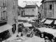 Place Notre-Dame, vers 1910 (carte postale ancienne).