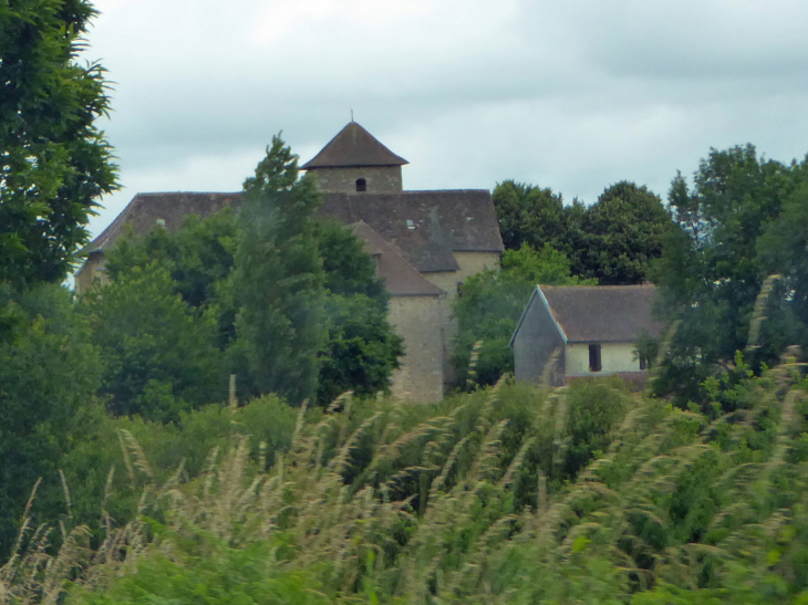 Vue sur l'église - Janailhac