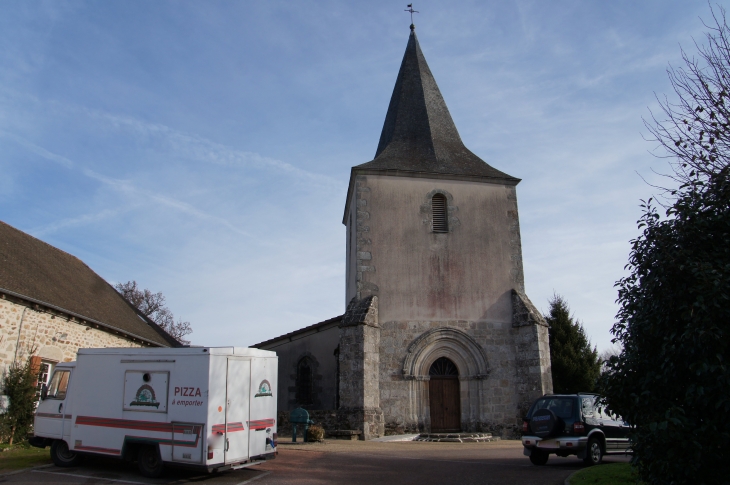 Façade occidentale de l'église Saint Laurent. - La Chapelle-Montbrandeix