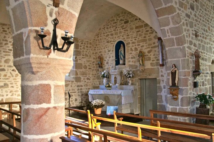 Eglise Saint Laurent : le collatéral gauche. - La Chapelle-Montbrandeix