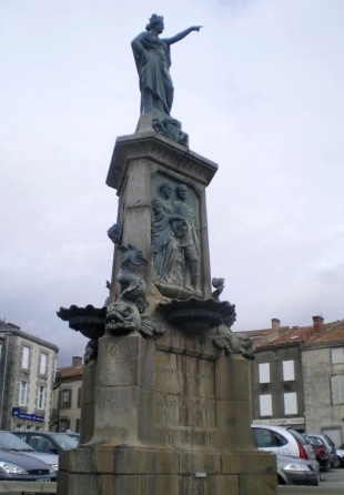 Place Charles de Gaulle - Le Dorat