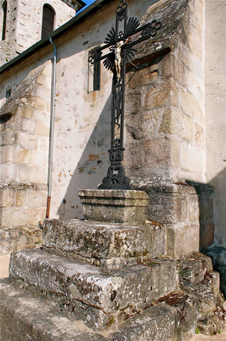  l'Eglise paroissiale de la Nativité de la très Sainte Vierge - Les Cars