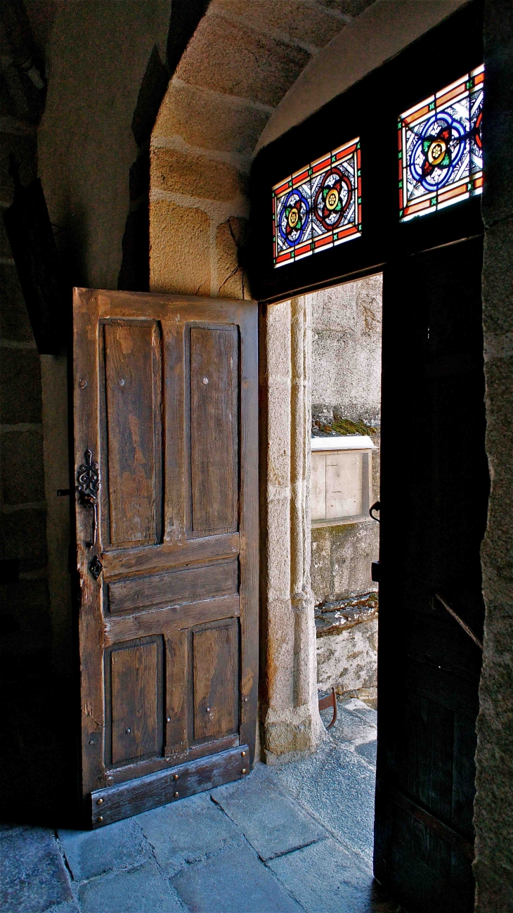  l'Eglise paroissiale de la Nativité de la très Sainte Vierge - Les Cars