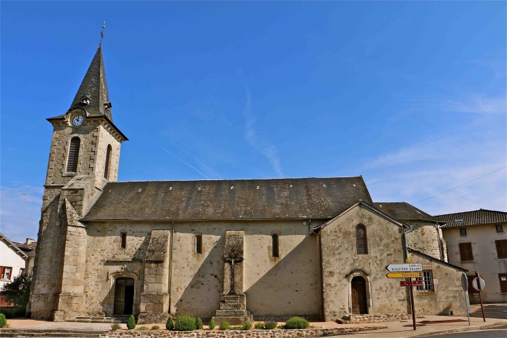  l'Eglise paroissiale de la Nativité de la très Sainte Vierge - Les Cars