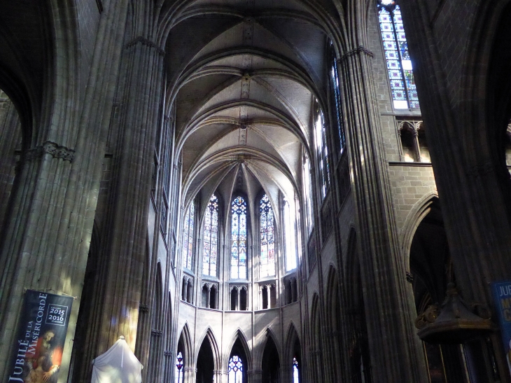 Cathédrale Saint Etienne : la nef - Limoges