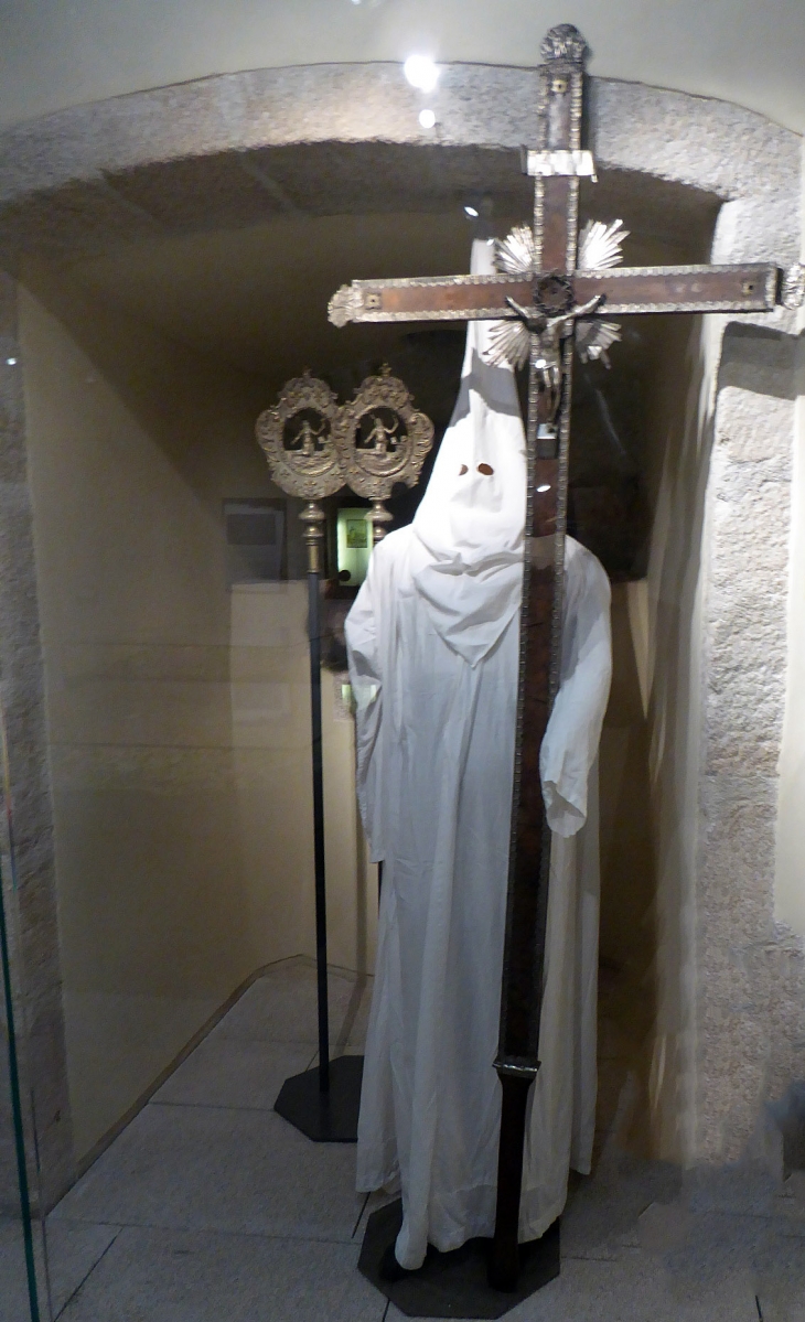 Musée de l'Evêché  Beaux Arts de Limoges : croix de procession des Pénitents