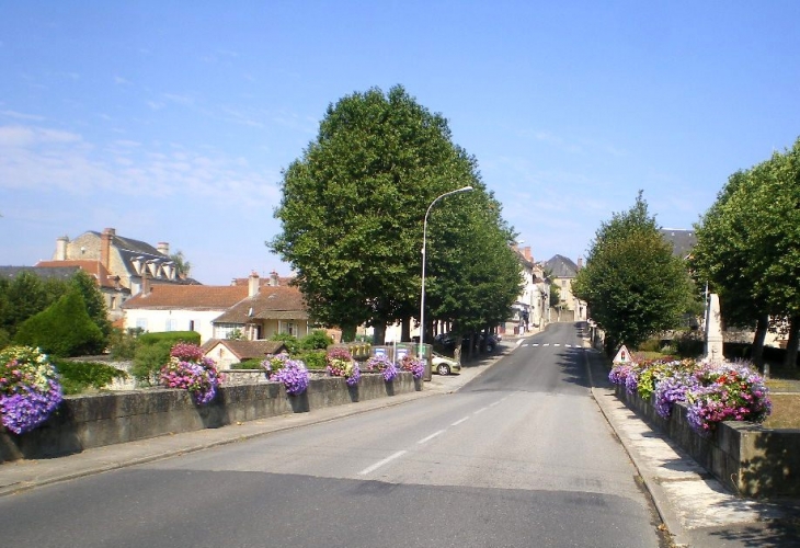 L'Entrée de la ville, Magnac Laval - Magnac-Laval