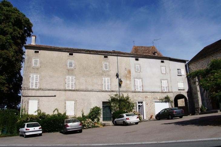 Place de l'église. - Marval