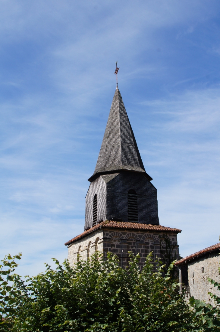 Le clocher de l'église de Saint-Amand. - Marval