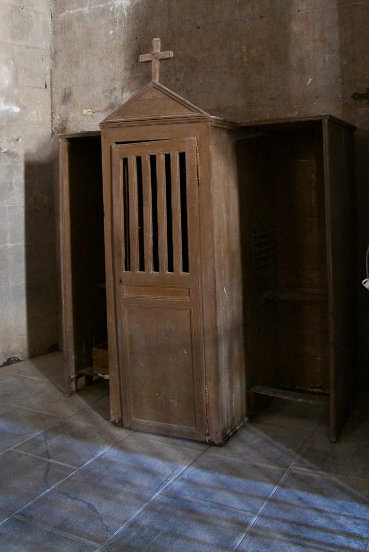 Eglise de Saint Amand, le confessional. - Marval