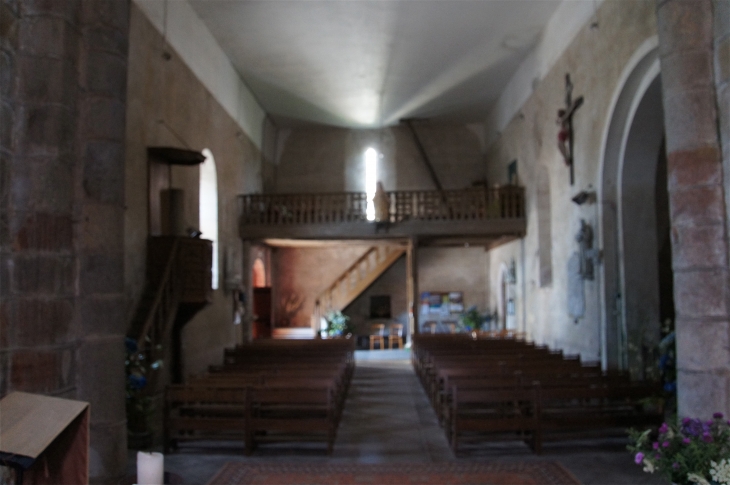 Eglise Saint-Amand : contre champ, la nef. - Marval