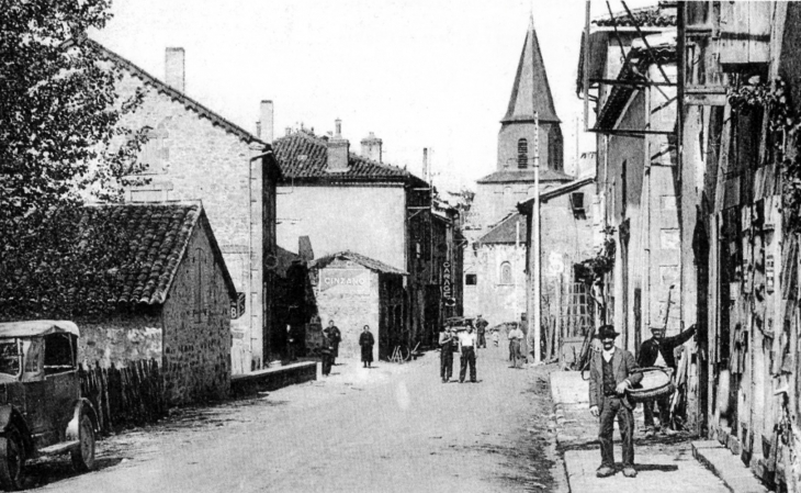 La Grand'Rue, vers 1920 (carte postale ancienne). - Marval