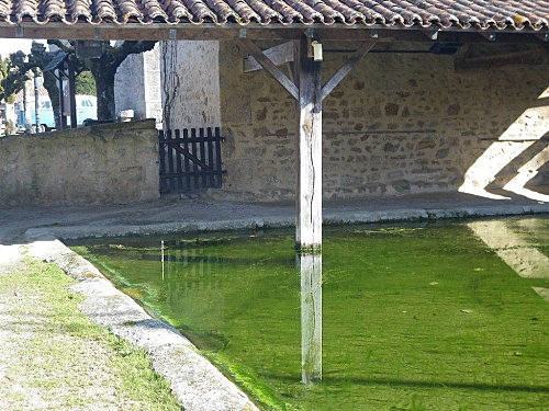 Le lavoir - Montrol-Sénard