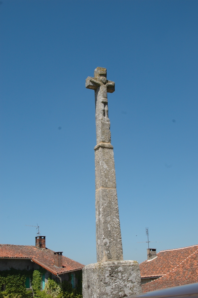 Croix Hosanière - Montrol-Sénard