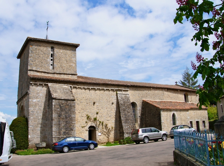 Eglise Saint-Julien XIIe, XIIIe siècles. - Montrol-Sénard