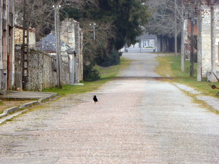 Dans le village détruit - Oradour-sur-Glane