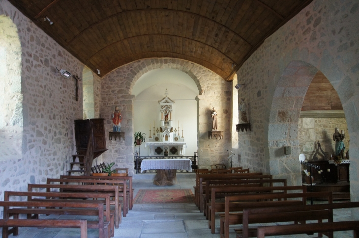 Eglise : Saint-Cloup : la nef vers le choeur. - Pensol