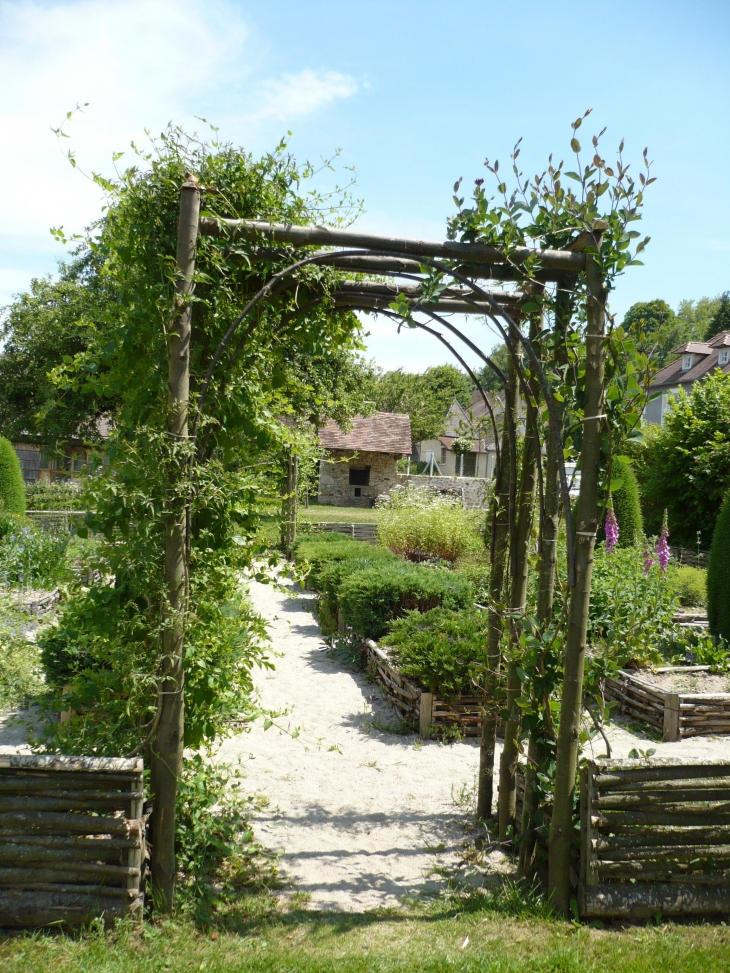 Le-jardin-de-l-an-mil à nos jours. - Rilhac-Lastours