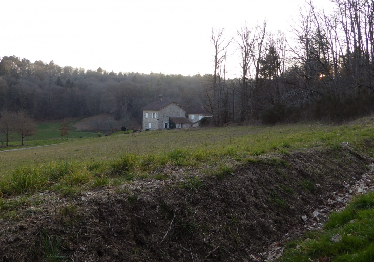 PUYMENIER : ferme - Saint-Jouvent