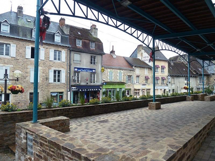 Sous la halle - Saint-Yrieix-la-Perche