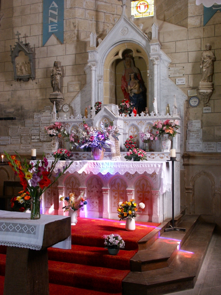 Autel de l'église Sainte Anne. - Sainte-Anne-Saint-Priest