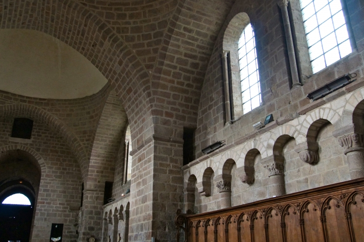 Dans l'église abbatiale Sain Pierre. - Solignac