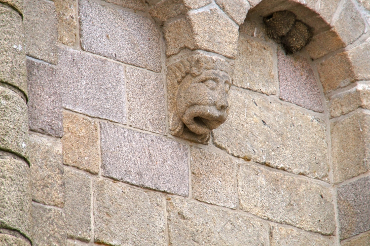 Détail : arcatures de la façade nord de l'église abbatiale Saint Pierre. - Solignac