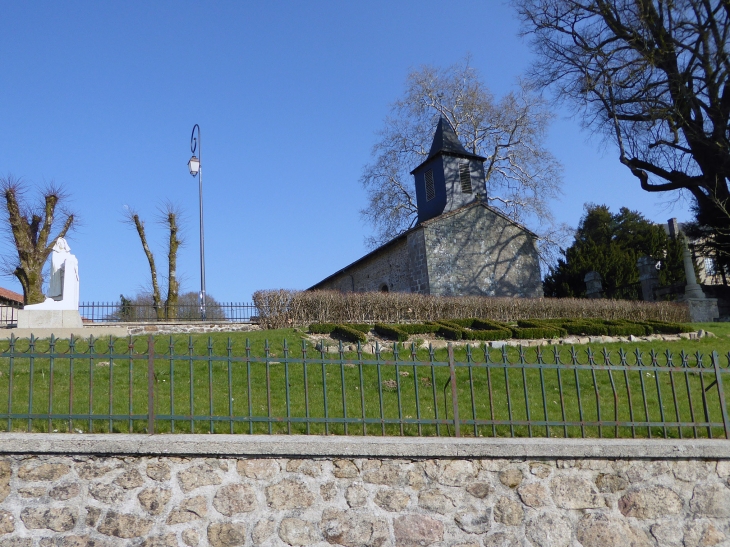 Vue sur l'église - Thouron