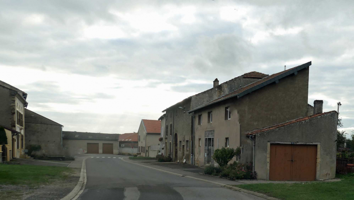 Rue typique de village lorrain - Anderny