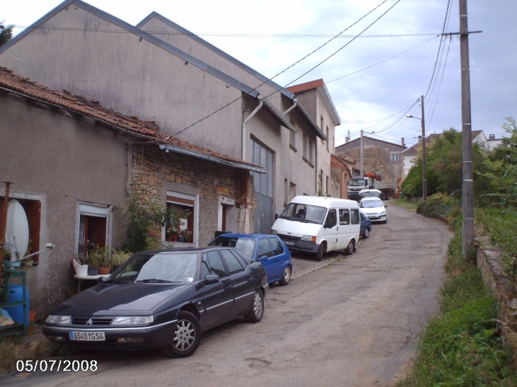 Rue des roses - Avril