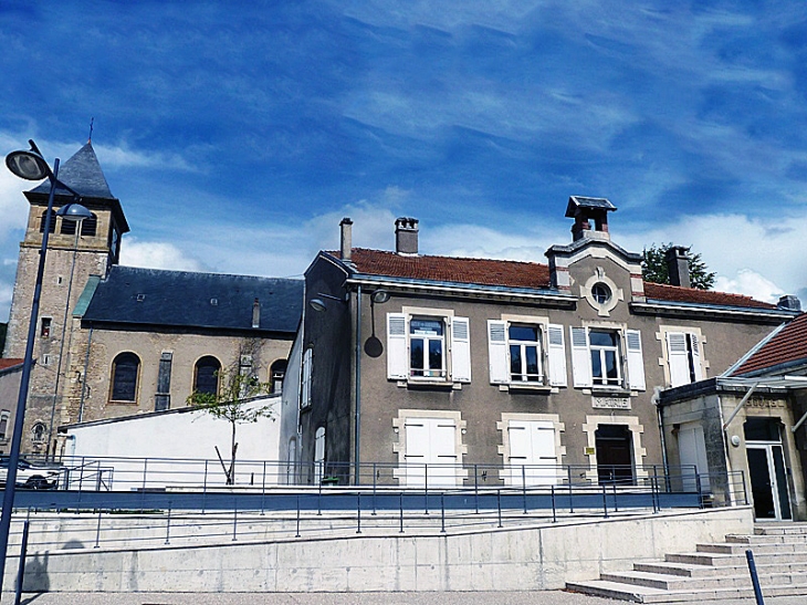 La mairie et l'église - Batilly