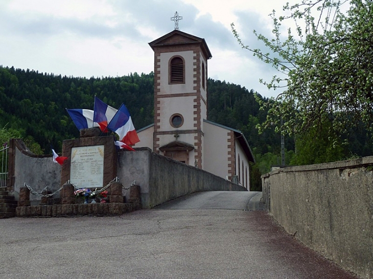 L'église et  le monument aux morts - Bionville