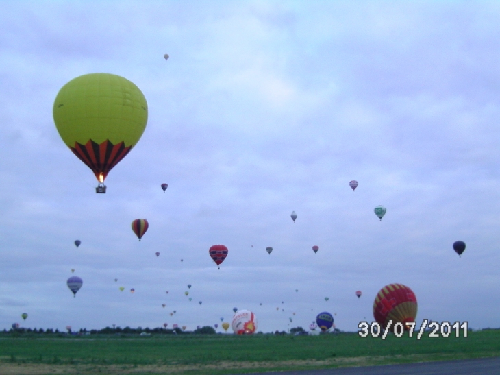 Envol de ballons - Chambley-Bussières