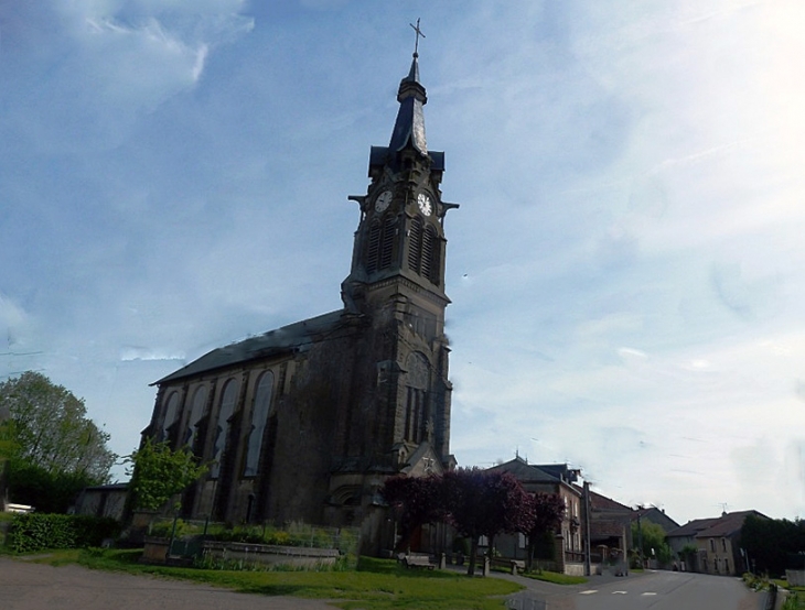 L'église à l'entrée du village - Fenneviller