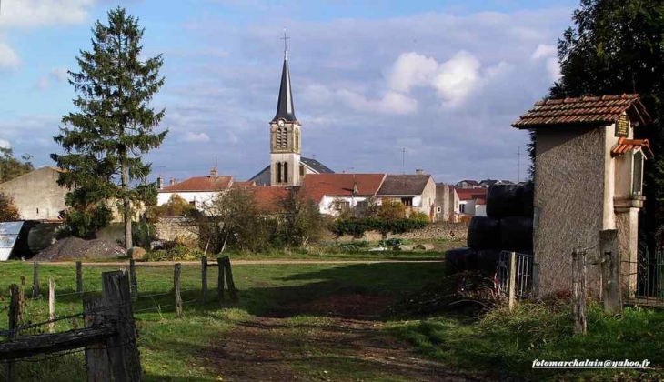 Photo prise près de la statue de sainte-ANNE à l'entrée de Fléville devant Nancy - Fléville-devant-Nancy