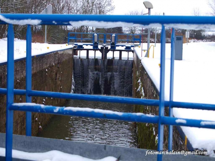 Ecluse sur le canal de jonction - Fléville-devant-Nancy