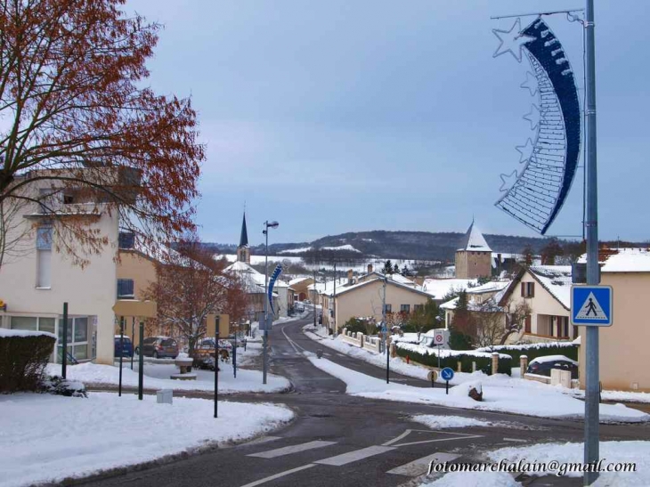 Vue du centre de Fléville-devant-Nancy de la rue du devoir